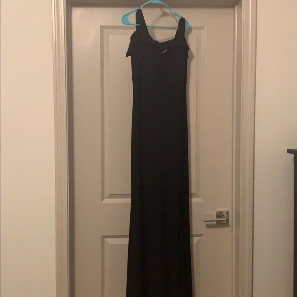 Cold shoulder keyhole gown *worn once*